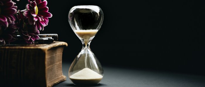 Wenn Ihr Partner keine Zeit mit Ihnen verbringt, ist das ein mögliches Anzeichen für Untreue.