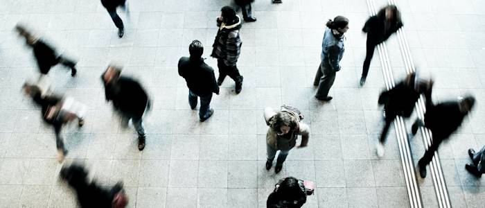 Detektive beobachten eine Zielperson