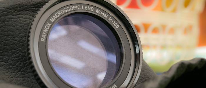 Detektive dokumentieren wo sich das Fahrzeug befindet.