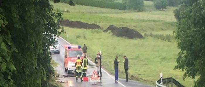 Detektiv kann Einsatzort wegen gesperrter Straßen nicht erreichen.