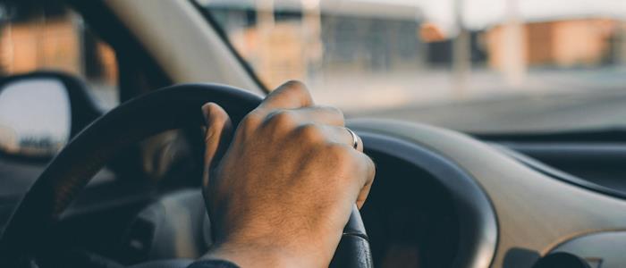 Detektive stellen die Kündigung zu.