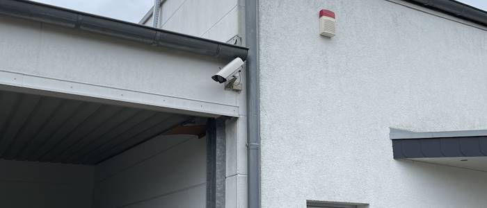 Kameras sichtbar oder versteckt helfen bei Diebstahl auf der Arbeit.