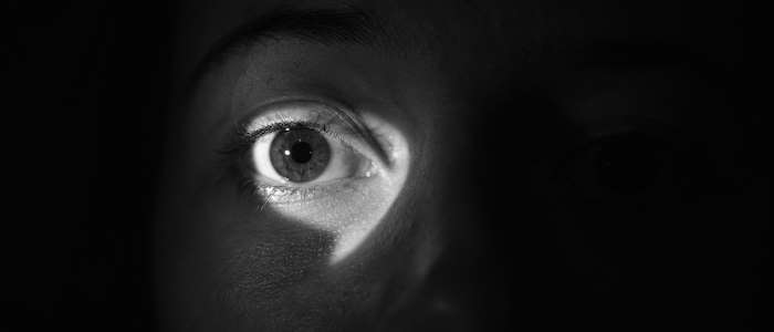 Echte Detektive bleiben unauffällig im Hintergrund