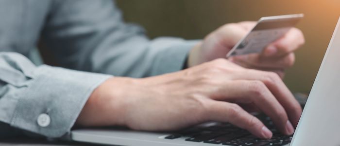 Fälscher verkaufen Plagiate im Internet.