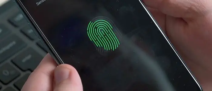 Untreue Partner sperren oft ihr Handy.
