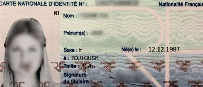 Ein gestohlener Personalausweis aus Frankreich, der in einem Betrugsfall benutzt wurde.