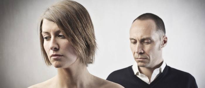 Mann oder Frau geht fremd.