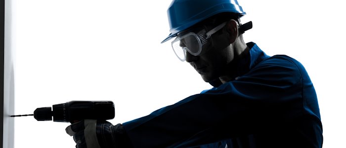 Privatdetektive observieren beim Verdacht auf Schwarzarbeit.