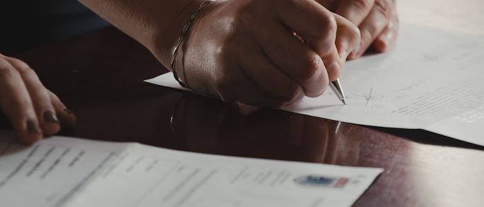 Schriftgutachten - Untersuchungen zur Feststellung nachträglicher Eintragungen