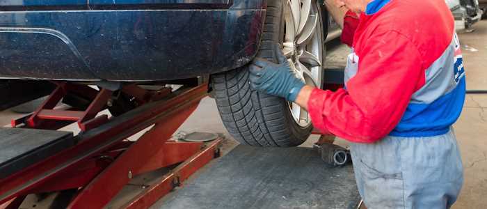 Schwarzarbeit in einer Werkstatt