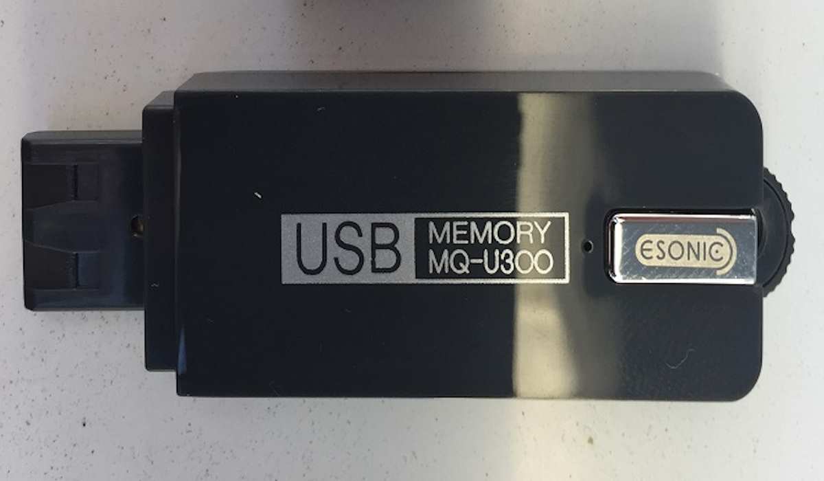 USB-Stick ist in Wirklichkeit eine Wanze.